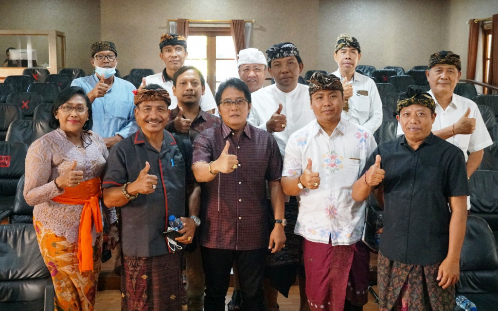 Bupati Giri Prasta Terima Audensi Prajuru Desa Adat Kuta